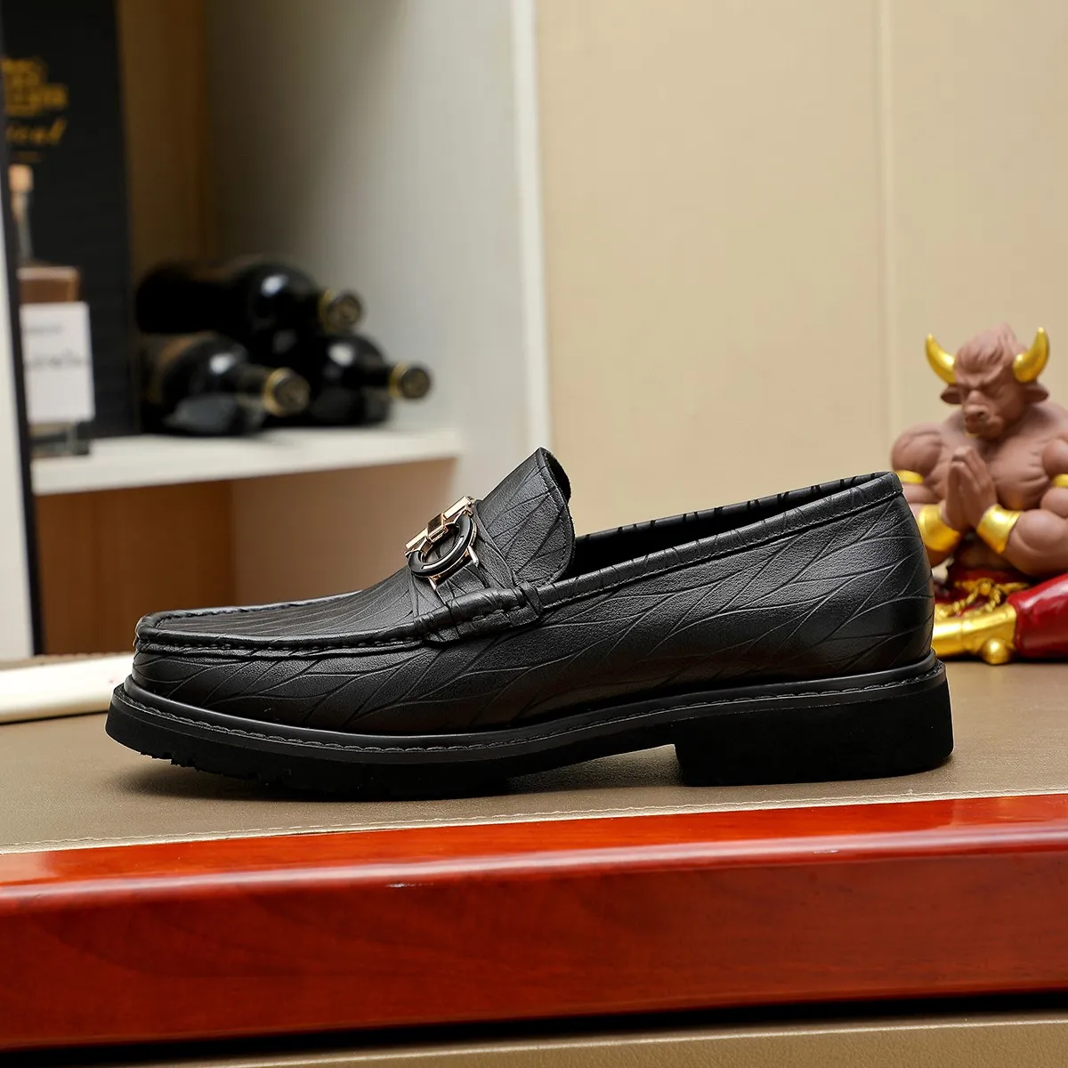 Men's shoes 💰500 Ferragamo [Ferragamo] top imported suit men's shoes 💯Original copy of the official website, product materials: selected imported embossed calfskin + luxury hardware buckle accessories ~ imported water-dyed cow 🐂 leather lining. Strong three-dimensional visual effect, original combination outsole, multiple colors available😘 Size: 38-44 (.45.46. Customized)